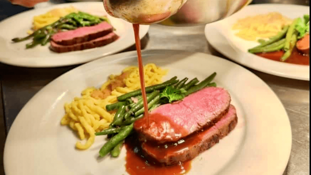 Rinderrücken mit Speckbohnen Rinderrücken